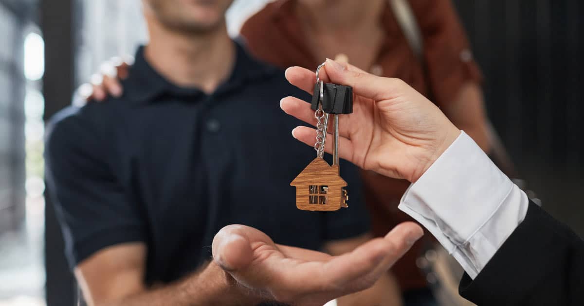 Navigating the Real Estate Market in the New Year: Essential Tips for Buying and Selling